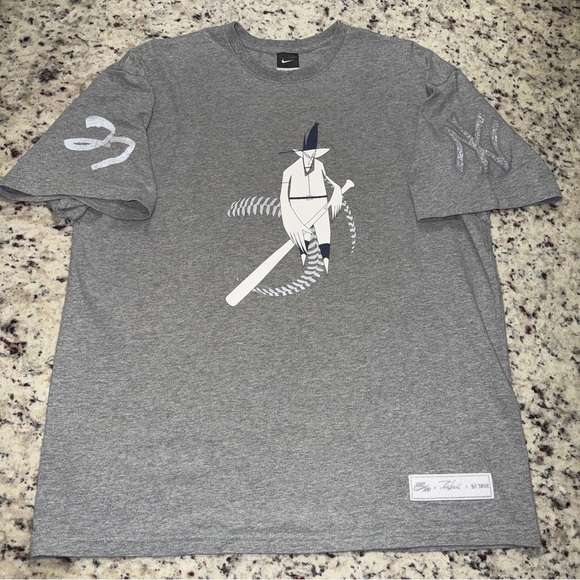Nike Air x Futura 2000 New York Yankees Pointman Tshirt Size Large Grey Be True